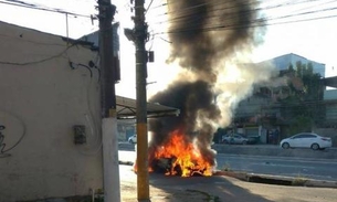 Casal é encontrado morto dentro de carro em chamas 