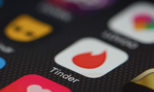 Tinder é acusado de transfobia