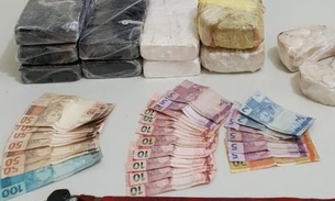 Polícia descobre compartimento secreto em moto e prende casal com mais de 10 kg de drogas