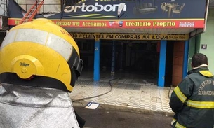 Incêndio destrói loja de colchões e causa caos no trânsito em Manaus