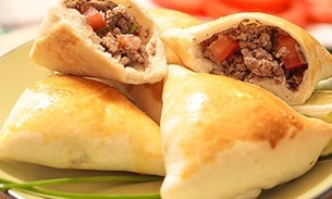 Adolescente encontra dedo humano decepado ao comer esfirra