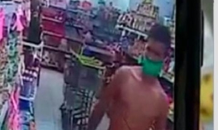 Vídeo mostra jovem sendo agredido após furtar pacotes de leite em pó em Manaus