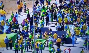 Sem máscaras e aglomerados, populares fazem protesto pró-Bolsonaro em Brasília