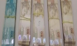 Homem fura bloqueio da polícia e é preso com R$ 120 mil