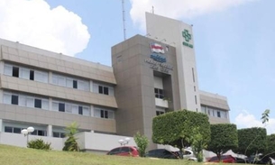 Taxista morre após colidir carro em árvore em avenida de Manaus 