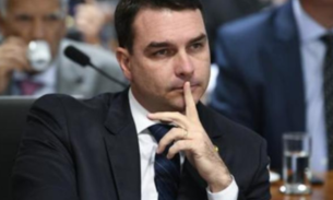 Flávio Bolsonaro depõe ao MPF sobre esquema de rachadinhas