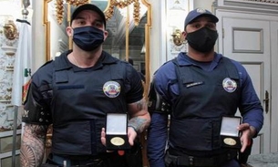 Guardas humilhados por desembargador são condecorados por conduta exemplar