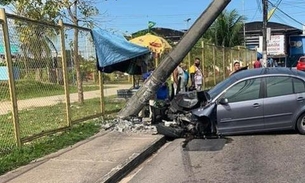 Motorista que destruiu carro em poste na Avenida Brasil estava apostando corrida