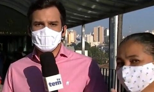 Mulher invade reportagem da Globo ao vivo e diz que jornalista está mentindo 