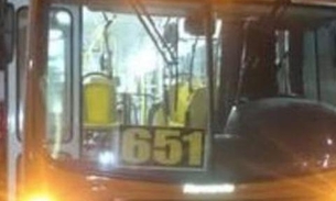 Armados com faca, dupla toca terror no ônibus da linha 651 em Manaus 