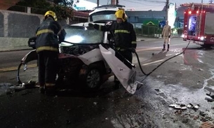 Motorista fica ferido após carro ser destroçado em acidente grave em Manaus 