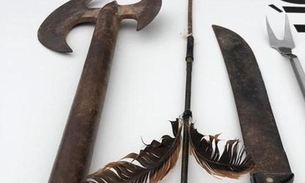 Surtado e armado, homem faz filho de 11 anos refém na própria casa