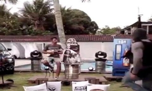 Vídeo: Live do grupo Aglomerou é interrompida por tiroteio e deixa internautas chocados