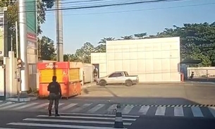 Confira momento em que bomba deixada em posto é detonada em Manaus