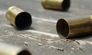 Jovem morre ao trocar tiros com a polícia em beco de Manaus