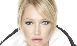 Deborah Blando fala sobre música que teria previsto coronavírus 14 anos atrás