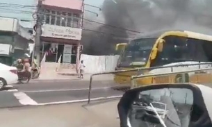 Queima de pneus assusta moradores em avenida de Manaus 