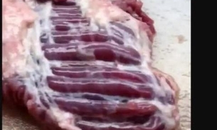 Veja vídeo bizarro de carne se mexendo em tábua de cortar