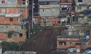 Deslizamento de terra  deixa 12 famílias desabrigadas no Morro da Mangueira