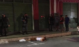 Mulher é baleada na cabeça por dupla no Centro de Manaus