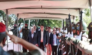 “Obstáculos serão vencidos”, diz Bolsonaro durante cerimônia militar