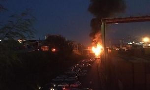 Após três horas de incêndio, chamas ainda consomem containers em Manaus
