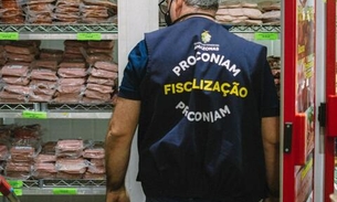 Procon apreende mais de 50 kg de alimentos vencidos em comércio de Manaus 