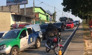 Acidente deixa vítima lesionada e trânsito engarrafado em Manaus 