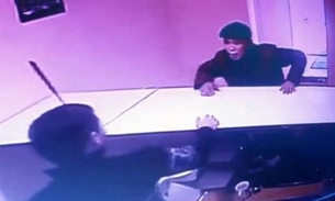 Homem tem faca cravada no crânio em ataque brutal