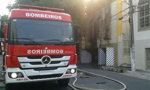 Casa queima e três ficam feridos na Aparecida