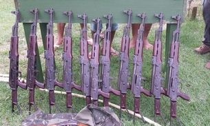 Quadrilha é presa com 11 fuzis e munições roubados da Bolívia
