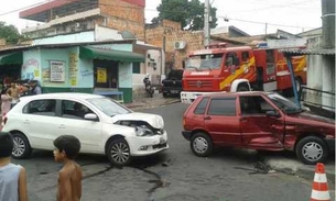 Colisão entre veículos deixa casal ferido no Alvorada