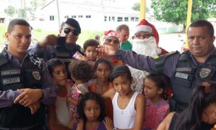 Em Lábrea, crianças humildes ganham presentes de PMs no natal