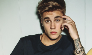  Justin Bieber faz divulgação ilegal de seu novo álbum 