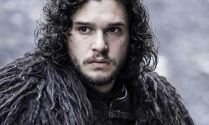 No Brasil, ator de Game of Thrones é flagrado em bar sem ser reconhecido
