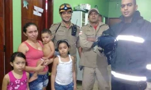 Criança de 1 ano se tranca em quarto e mãe se desespera do lado de fora