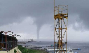 Tromba d’água se forma no Rio Negro durante tempestade