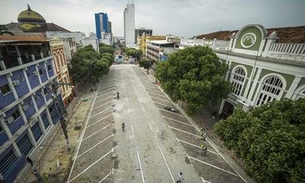 Obras na Eduardo Ribeiro interrompem trânsito na  rua 10 de Julho