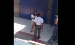 Vídeo flagra PM agredindo mulher com facão em Vitória