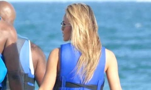 Atriz de “Piratas do Caribé” exibe bumbum perfeito em praia de Miami