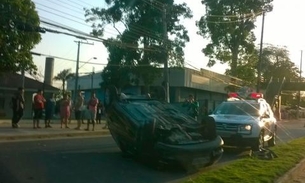 Capotamento deixa trânsito lento na avenida André Araújo