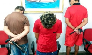 Trio que fingia estar armado para assaltar pessoas termina preso