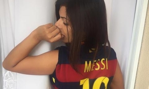 Suzy Cortez posta foto ousada para festejar Bola de Ouro de Messi