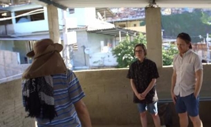 Ellen Page entrevista suposto policial que se orgulha de matar gays