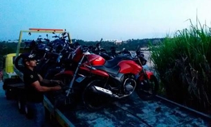 Em blitz, motoqueiros se embrenham no mato para fugir do Detran-AM