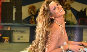 Nua, Lívia Andrade mostra bumbum avantajado usando pintura corporal