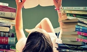  “Árvore do Bem” aguarda doação de livros na Aleam