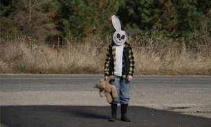 Remake de “Cabana do Inferno” tem suas primeiras fotos divulgadas