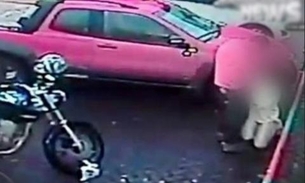 Casal é flagrado fazendo sexo oral em estacionamento em via pública