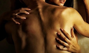 Descubra uma técnica para fazer seu parceiro sentir MUITO prazer onde ele JAMAIS pensou